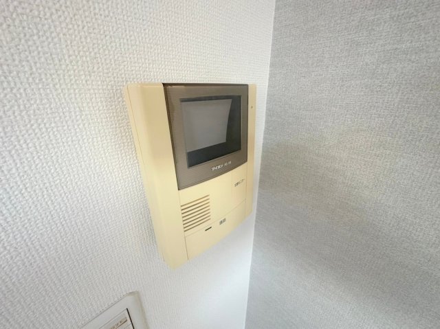 セキュリティ　TVモニターホンで来客が誰か確認してから開けて下さいね