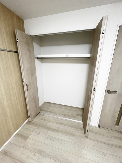収納　同じ施工会社さんの施工例です。色など異なります。参考