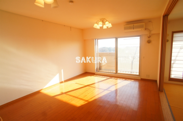 居室・リビング　開放感のあるゆったりとしたお部屋です♪