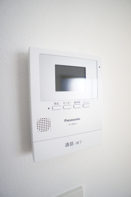 セキュリティ　来訪者の姿を確認できるＴＶモニター付インターホン設置済です！