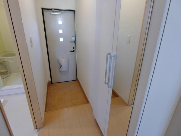 ノーブルAの玄関写真