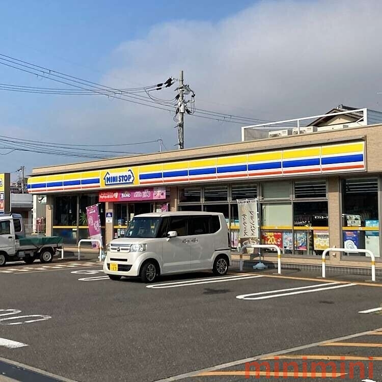 コンビニ　ミニストップ高槻柳川町店（コンビニ）まで327m
