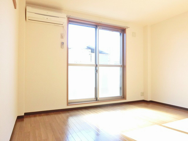 その他部屋・スペース　日当りの良い洋室。