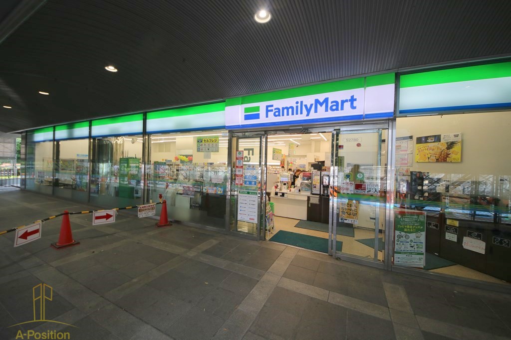 コンビニ　ファミリーマート OBPKDDI大阪ビル店（コンビニ）まで456m