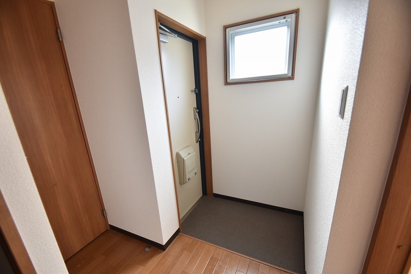 玄関　参考写真になります。現況を優先致します。