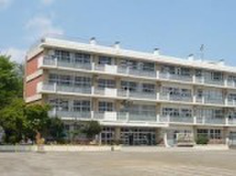 小学校　朝霞市朝霞第六小学校（小学校）まで402m