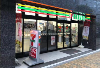 コンビニ　セブンイレブン中央区新川1丁目店（コンビニ）まで182m
