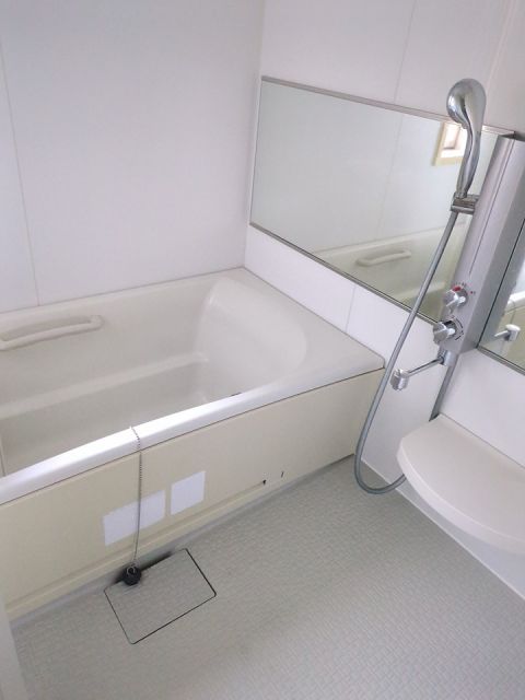金沢区富岡東戸建の風呂写真