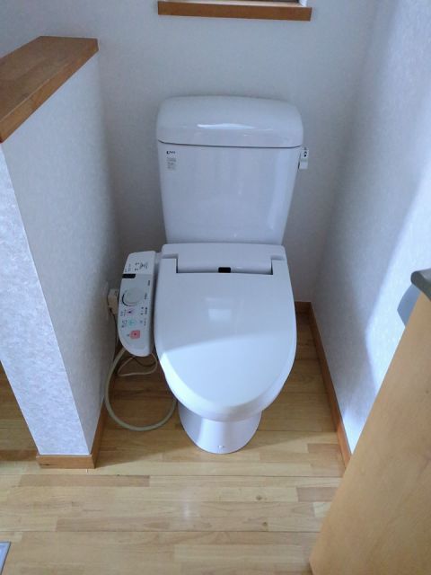 金沢区富岡東戸建のトイレ写真