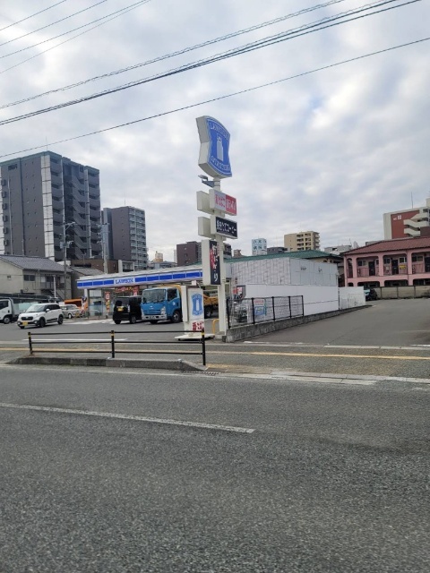 コンビニ　ローソン福岡馬出五丁目店（コンビニ）まで208m