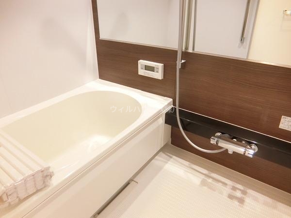 バス・シャワールーム　浴室乾燥機、追焚機能付の広々バスルーム！