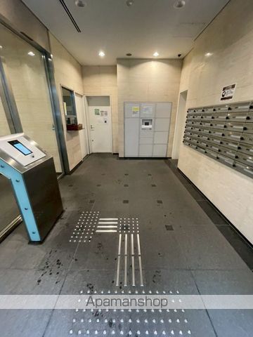 都営大江戸線 東新宿駅 徒歩2分 10階建 築17年の外観写真