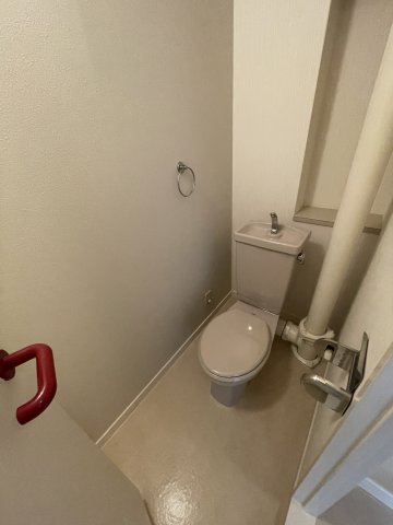 地下鉄西神・山手線 湊川公園駅 徒歩5分 5階建 築31年のトイレ写真