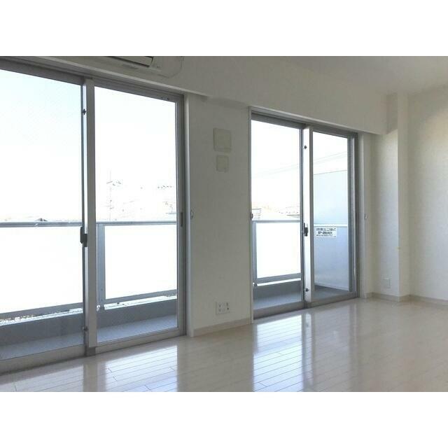居室・リビング　同タイプ・別部屋画像