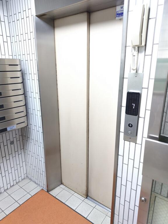ＪＲ中央線 高円寺駅 徒歩2分 7階建 築42年の外観写真