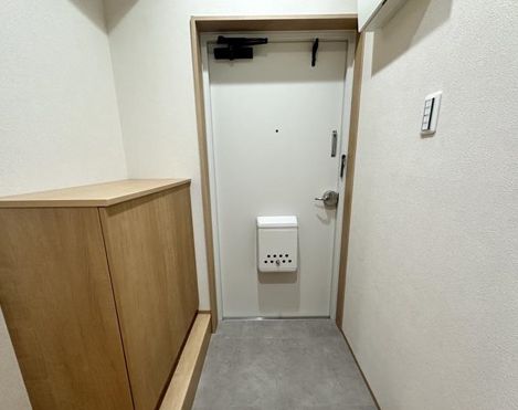 ＪＲ中央線 高円寺駅 徒歩2分 7階建 築42年の玄関写真