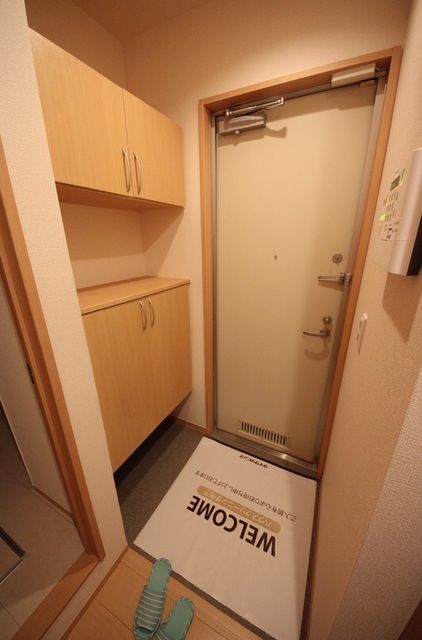 ヴィクトワール 弐番館の玄関写真