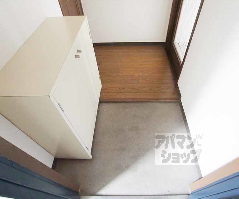 ファースト岩倉の玄関写真