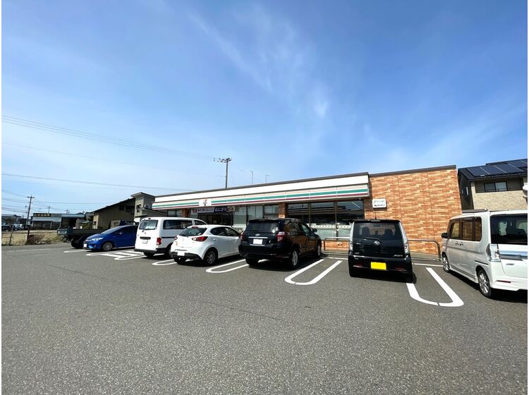 コンビニ　セブン-イレブン丸岡インター店（コンビニ）まで546m
