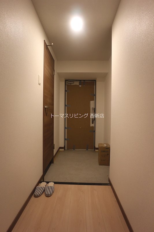 玄関　建設中