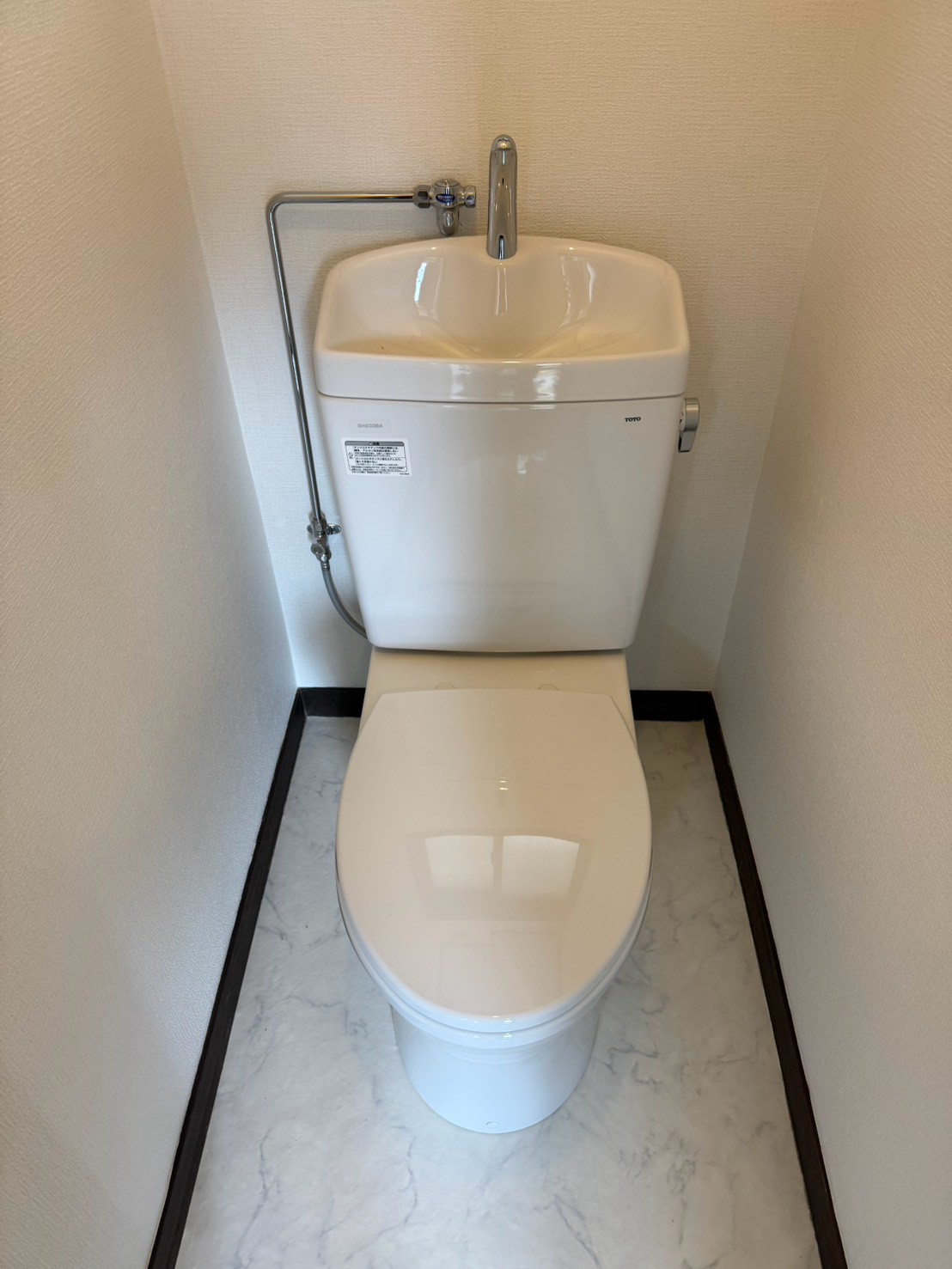 横浜市旭区笹野台一丁目戸建のトイレ写真