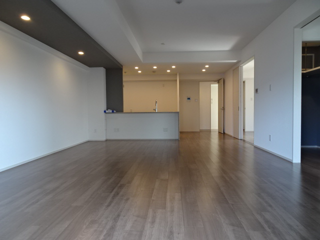 RESIDENCE KIKUZAKAの居間写真