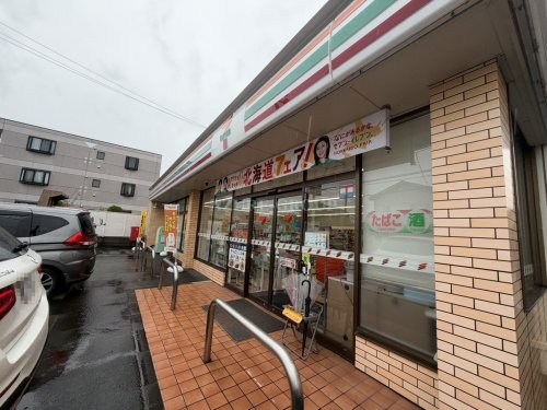 コンビニ　セブンイレブン横浜市ヶ尾店（コンビニ）まで287m