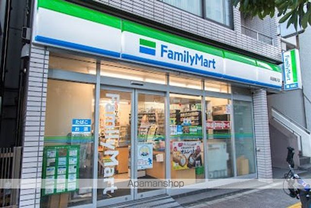 コンビニ　ファミリーマート両国亀沢店（コンビニ）まで182m