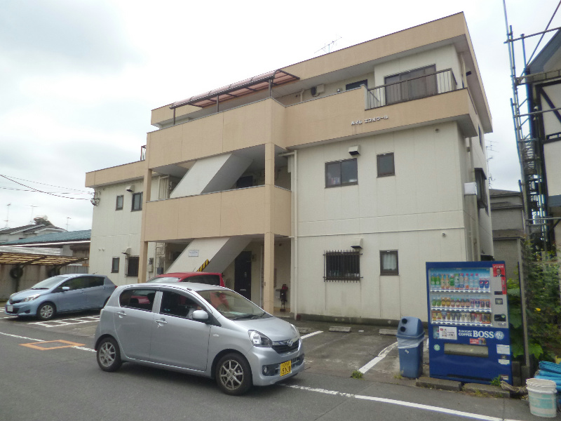 駐車場　建物前方に駐車場が完備されています。