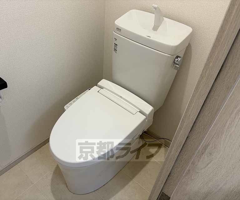 トイレ　ウォシュレット付き・