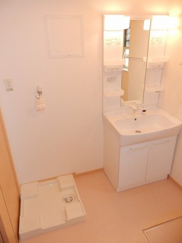 洗面設備　コンパクトで使いやすい洗面所
