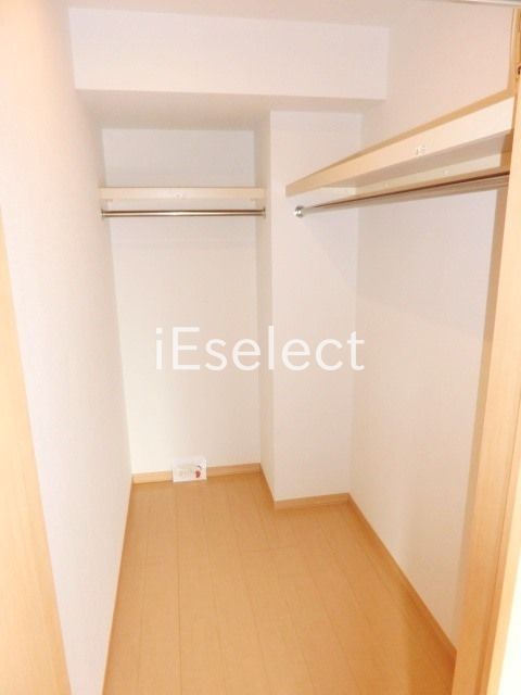 収納　広々としたウォークインクローゼット付。
