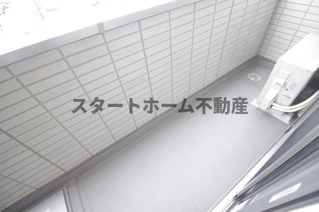 バルコニー　外からの目が気にならないバルコニーで洗濯物が干せます