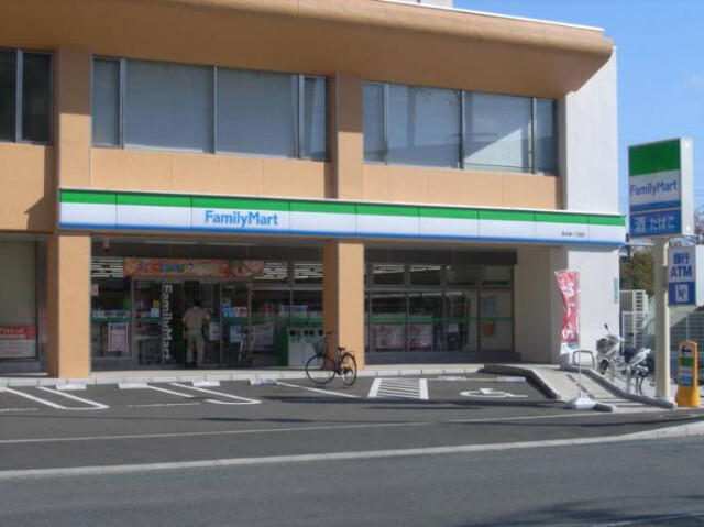 コンビニ　ファミリーマート福岡流通センター店（コンビニ）まで909m