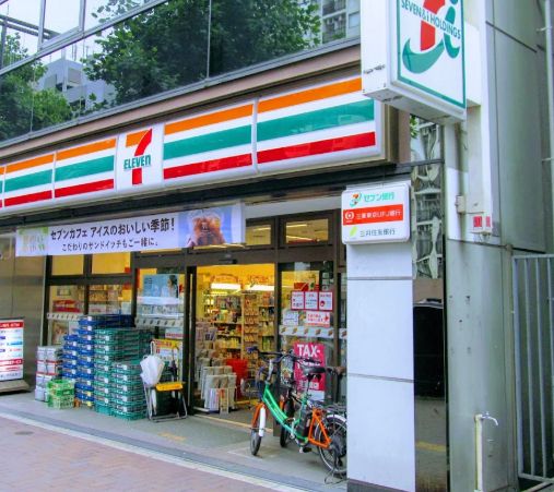 コンビニ　セブンイレブン 四谷4丁目店（コンビニ）まで141m