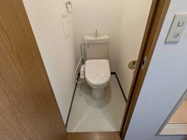 トイレ　写真は違う号室です。