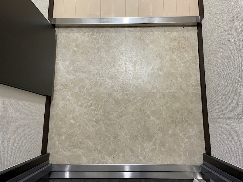 玄関　類似写真掲載。