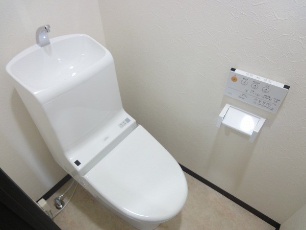 トイレ　類似写真掲載。