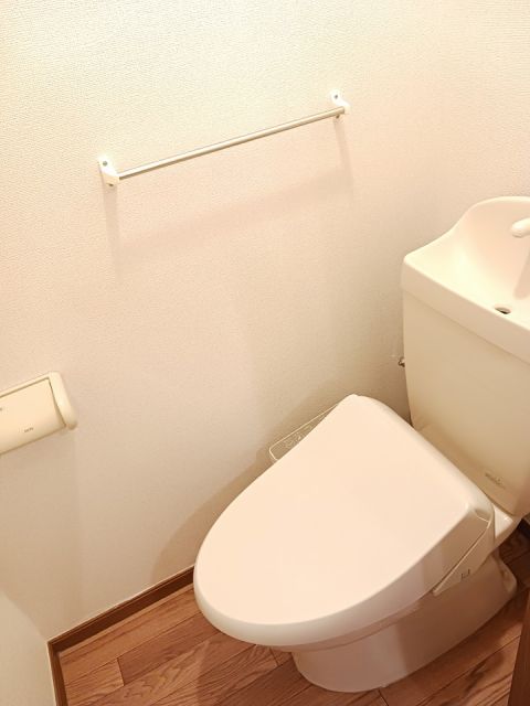 ＪＲ山陽本線 三原駅 バス乗車時間：17分 最寄りバス停で下車 徒歩4分 2階建 築25年のトイレ写真