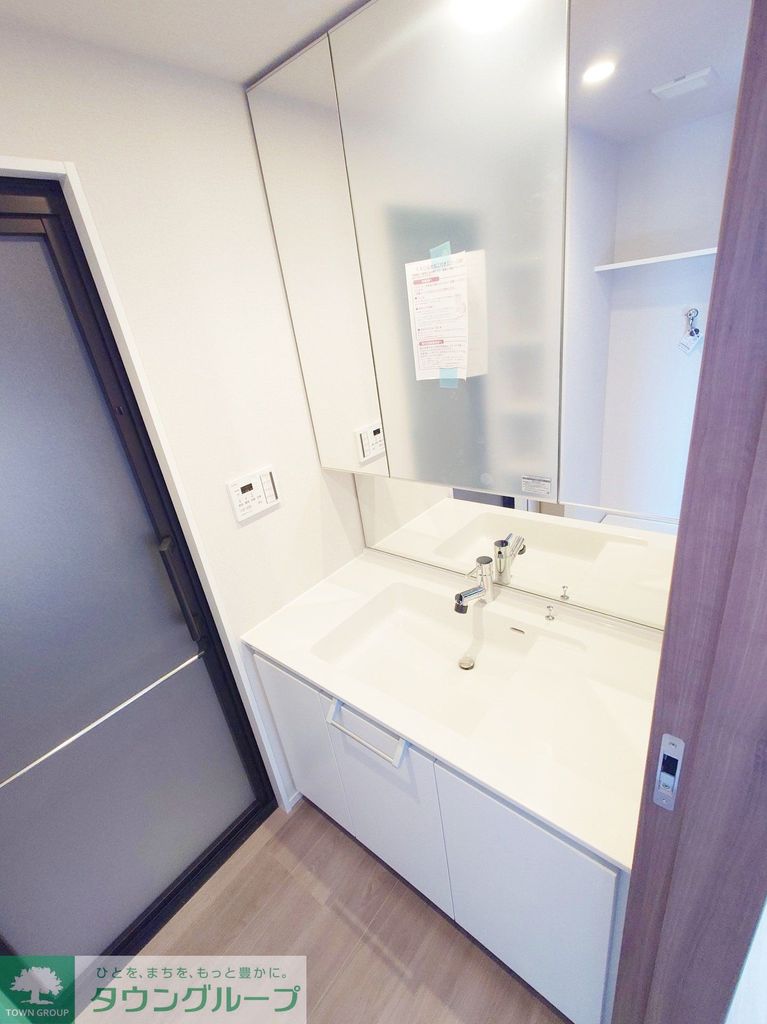 洗面設備　※同建物の別部屋です。階数によって色合いが異なります。