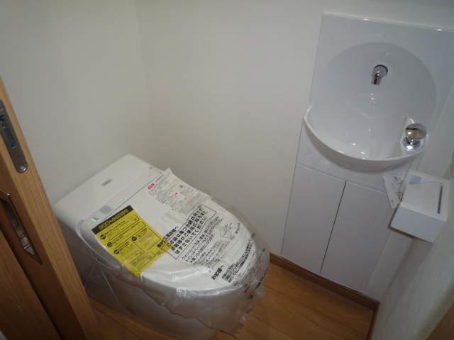 東駒形2丁目貸戸建のトイレ写真