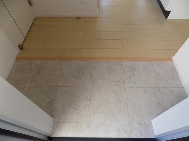 玄関　同一施工会社同一仕様写真