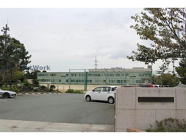 小学校　豊橋市立天伯小学校（小学校）まで472m