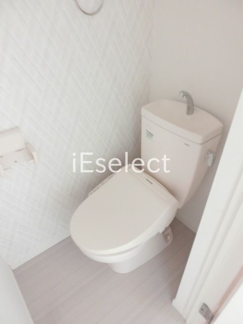 トイレ　シンプルで清潔感のあるトイレですね♪