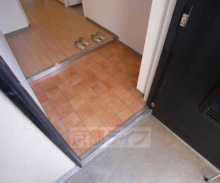 玄関　優しい色合いの落ち着いた玄関です