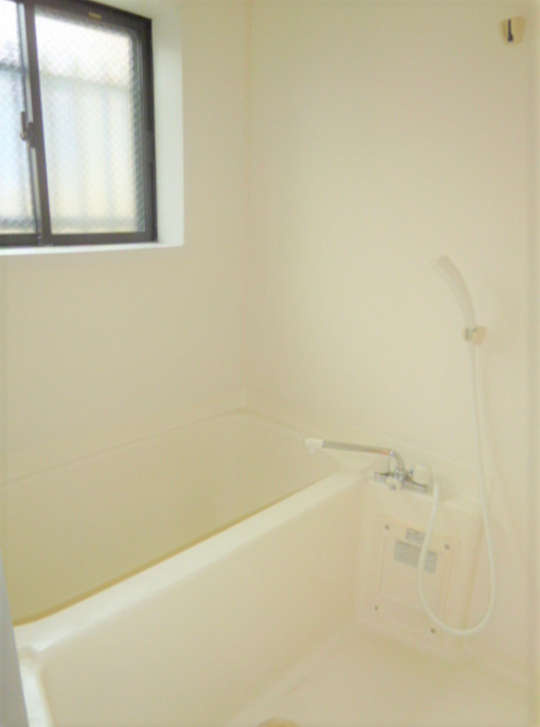 バス・シャワールーム　コンパクトで使いやすいお風呂です