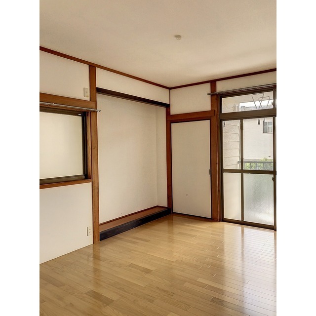 居室・リビング　和室から洋室へリフォーム済み！