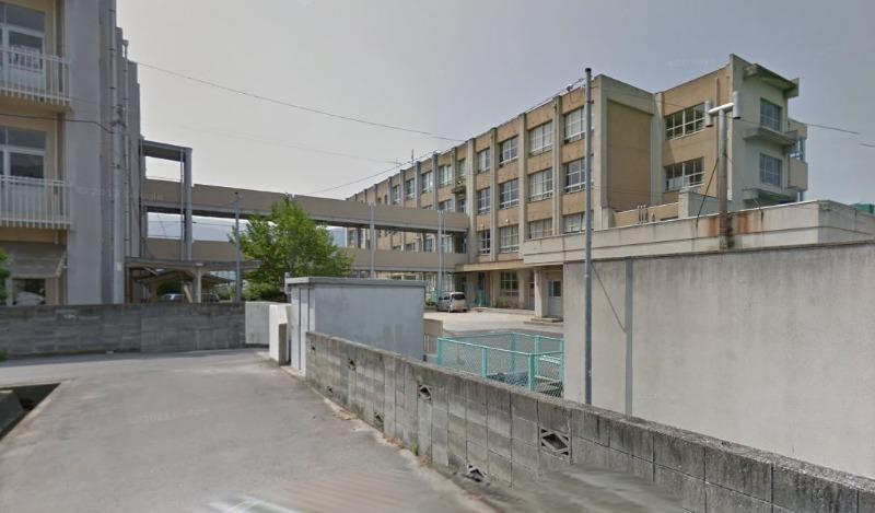 小学校　弦打小学校（小学校）まで1960m