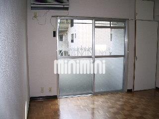 居室・リビング　暖かい　陽射しが差込ます