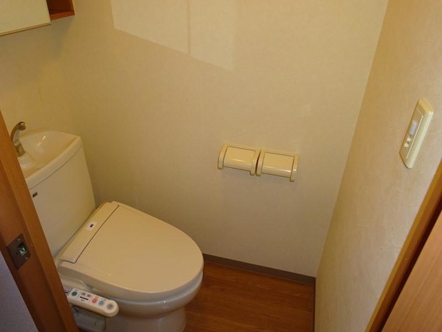 トイレ　温水洗浄暖房便座